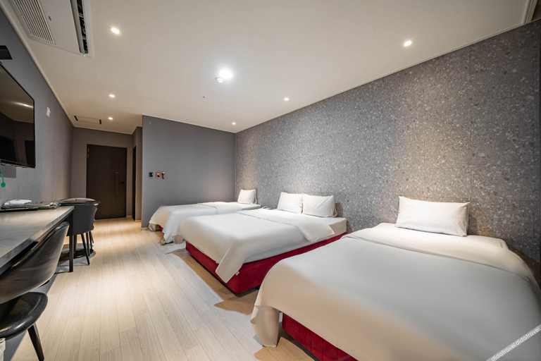 Bedroom 4, Andong Queen Hotel, Yecheon