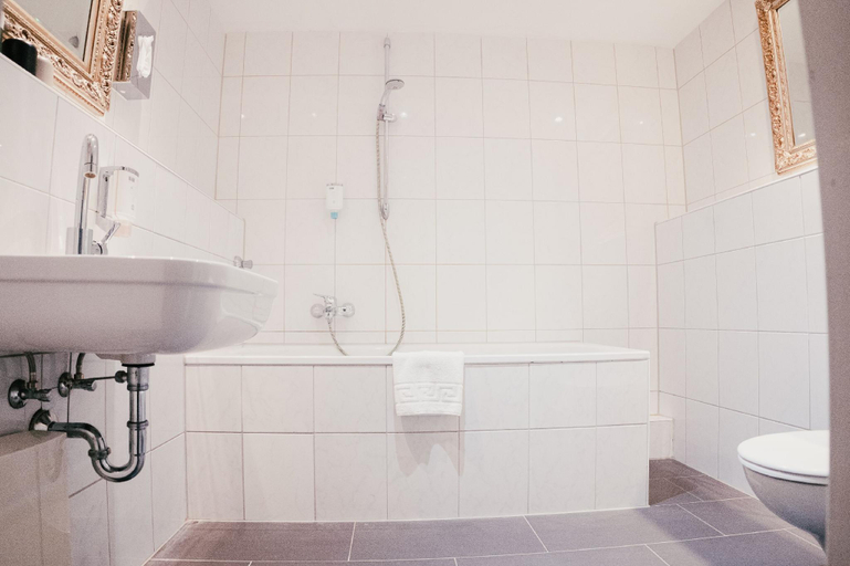 Bathroom 3, Altstadt Hotel St Georg, Düsseldorf