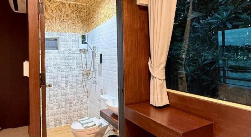Bathroom 3, Nornnadubua, Muang Uthai Thani
