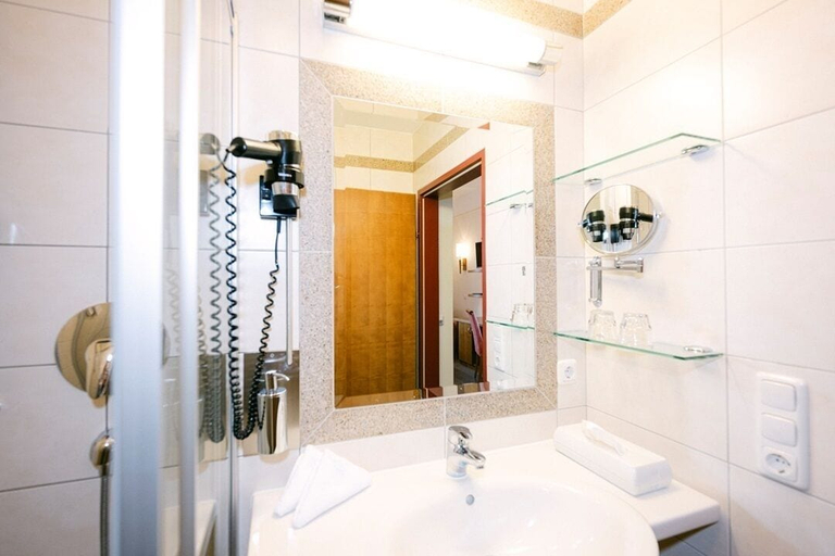 Bathroom 3, Hotel Jägerwirt, Braunau am Inn