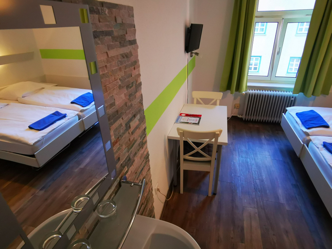 Room amenity 2, City Hostel, Augsburg