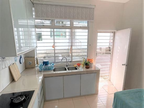 5, 4BDR Double storey homestay Yong Peng, FreeParking, Batu Pahat
