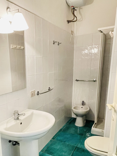 Bathroom, IzzHome City Love, Cagliari