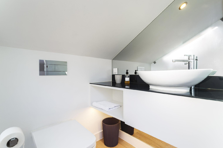 Bathroom, Madalena Downtown Luxury Duplex, Lisbon