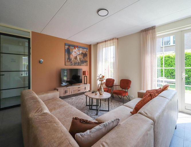 Living room 3, Luxury Beach Villa With Hot Tub, Wûnseradiel