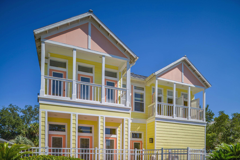 Exterior & Views