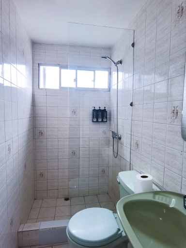 Bathroom 3, hotel velero express, Iquique