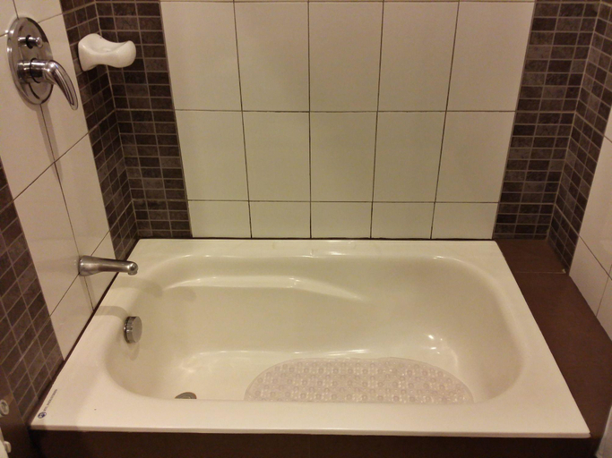 Bathroom 4, Belize Tagaytay Bed and Breakfast, Tagaytay City