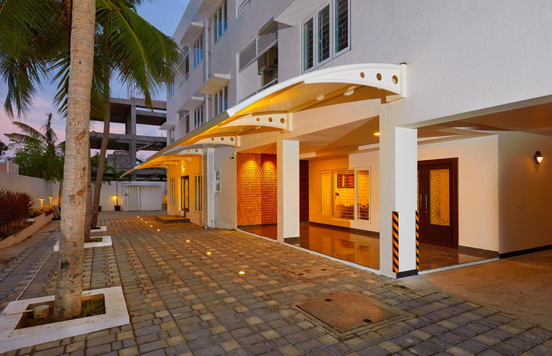 Exterior & Views