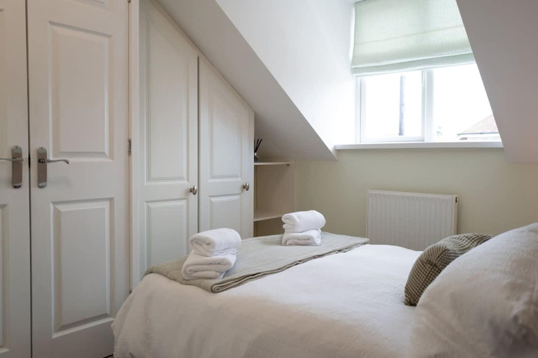 Room 2, Perfect Booking 3 Bed Home With Beautiful Garden, Kent