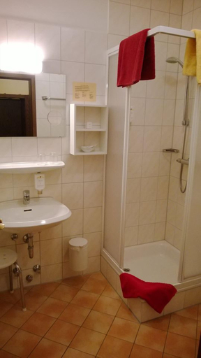 Bathroom 4, Landhotel Vierjahreszeiten, Rhön-Grabfeld