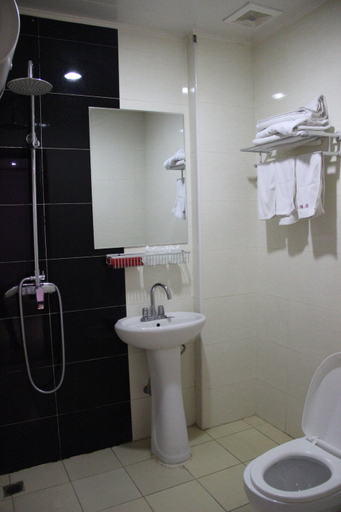 Bathroom 3, Beijing ruijinkang Express Hotel, Beijing