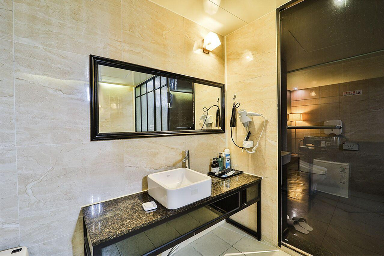 Bathroom 4, 2 Heaven Hotel, Busanjin