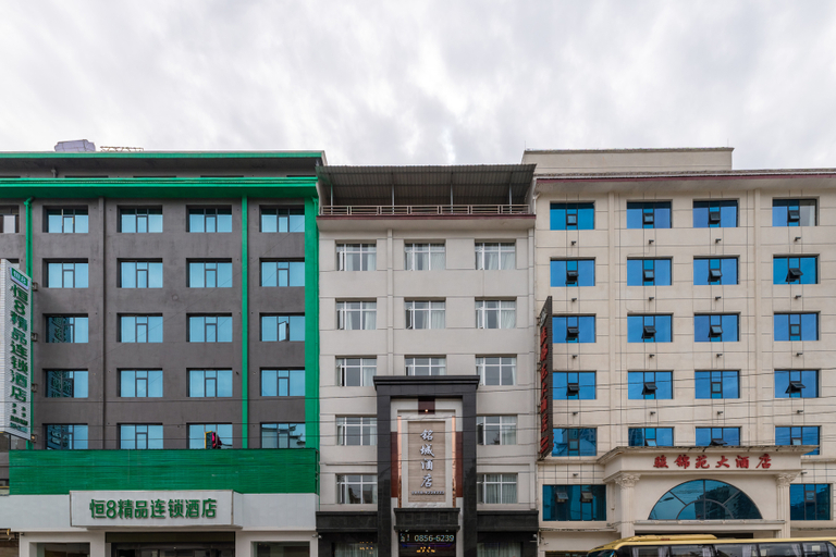 Exterior & Views