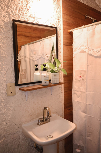 Bathroom 3, ナラニョホステル, Isla Mujeres