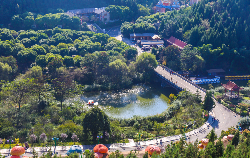 Others 5, Mushroom outdoor luxury hotel, Qianxinan Buyei and Miao