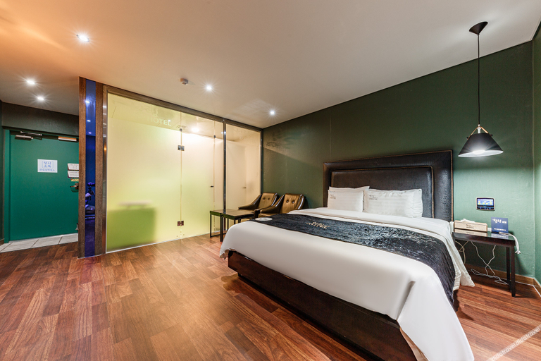 Bedroom 2, Wanju Healing Hotel, Wanju