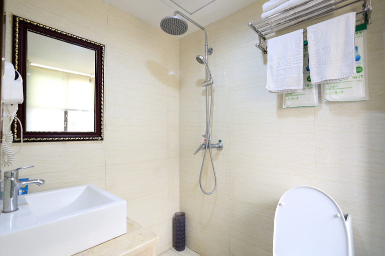 Bathroom 2, NATURE HOTEL (Yuehu Park North Subway Station Changsha University Store), Changsha