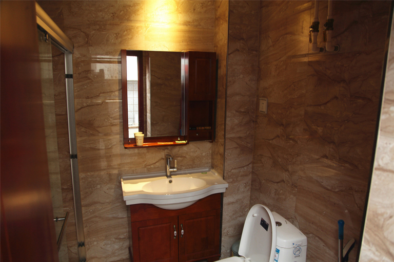 Bathroom 2, Datong Jinhu International 1418 Apartment, Datong