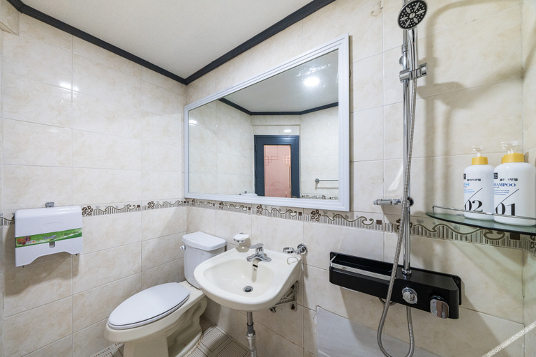 Bathroom, Wonju Joy Hotel, Wonju