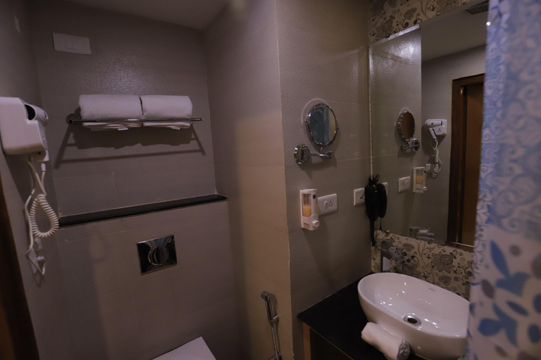 Bathroom, Manohar Villas, Alwar