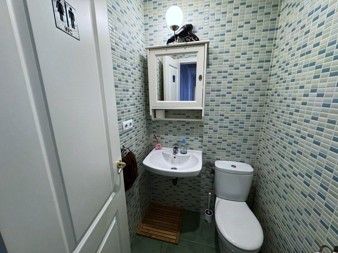 Bathroom 4, Habitaciones Magdalena, Madrid