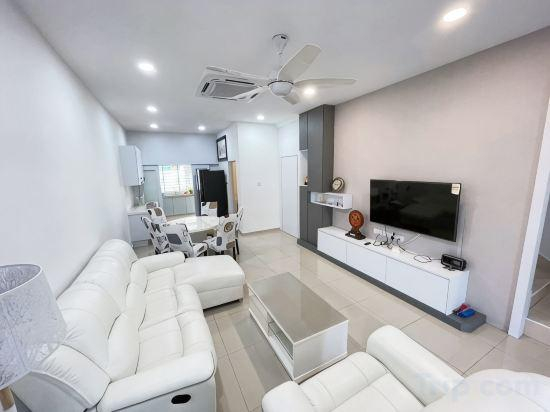 4, 4BDR Double storey homestay Yong Peng, FreeParking, Batu Pahat