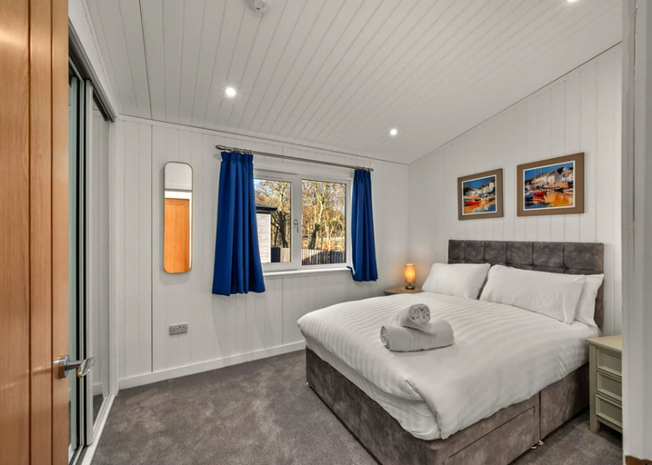Room 4, Deluxe Lodge With Hot Tub for 6, Perthshire and Kinross