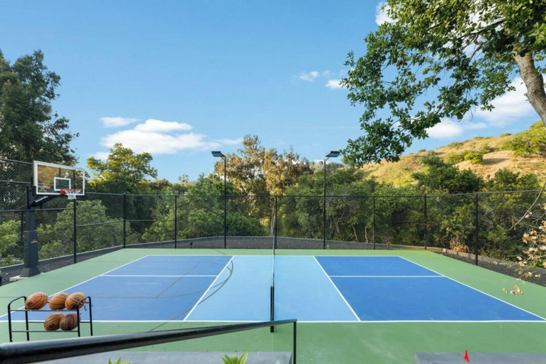 Sport court 5, Oak Haven Sanctuary, Los Angeles