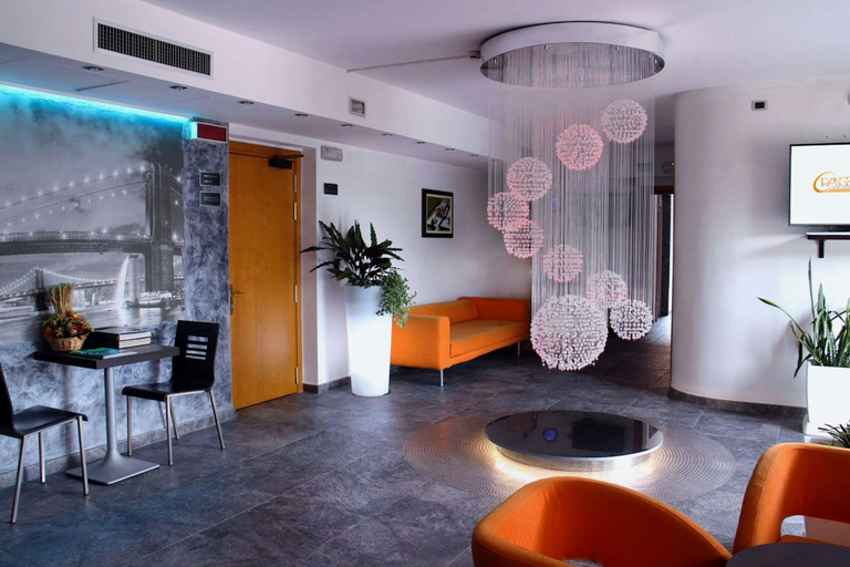 Others 4, Orange Motel, Varese