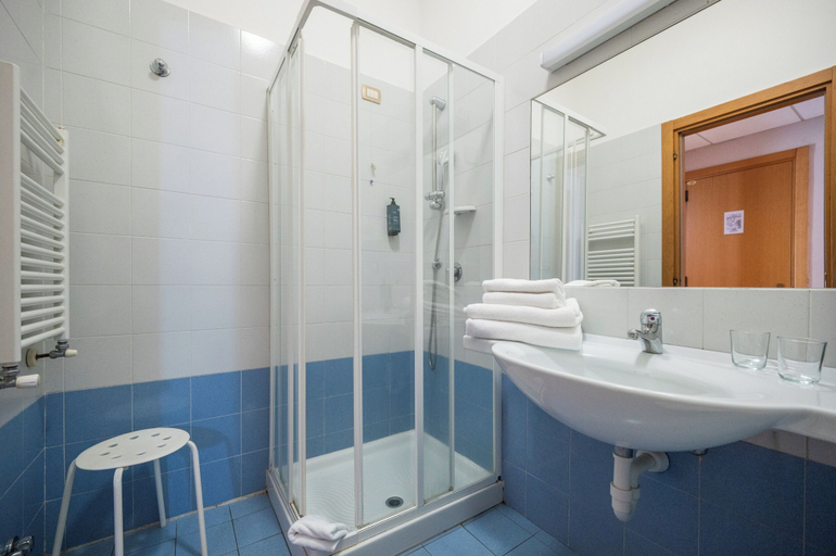 Bathroom 4, Hotel Miramonti, Torino