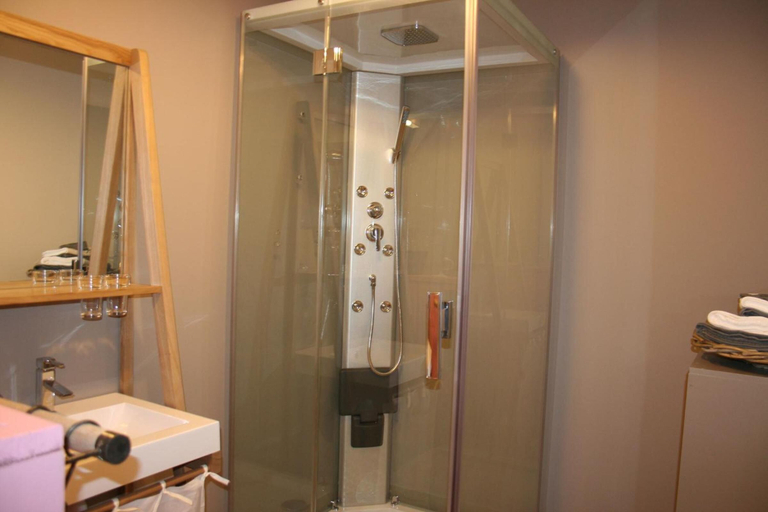 Bathroom, Yourte au Paradis, Deux-Sèvres