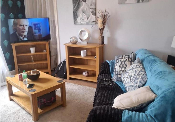 Living area, Barmouth Harbour 2-bed Flat, Sleeps 8 w/ Sea View, Gwynedd