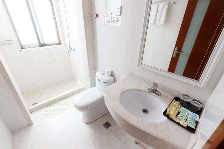 Bathroom 5, Yu Jia Ao Inn, Zhoushan