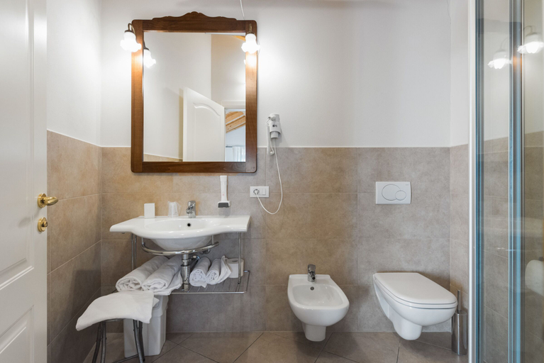 Bathroom 5, Casaliva, Verona