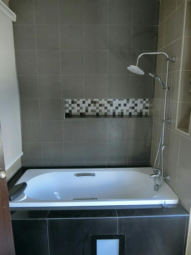 Bathroom, S-Tawan Hotel & Convention, Muang Maha Sarakam