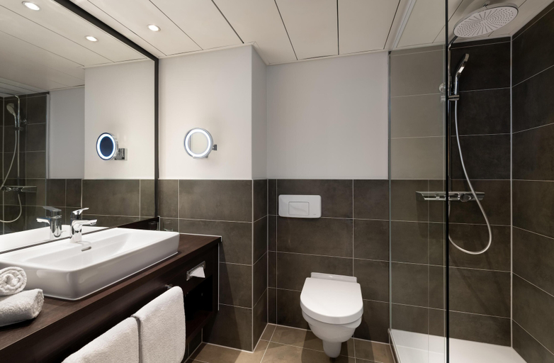 Bathroom 5, Radisson Blu Hotel & Conference Centre, Salzburg, Salzburg