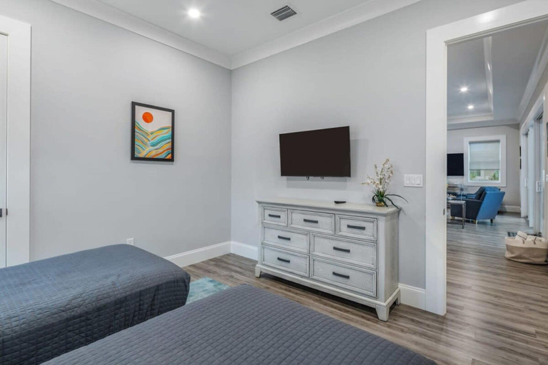 3, Seagate House by Brightwild Waterfront w Dock, Monroe