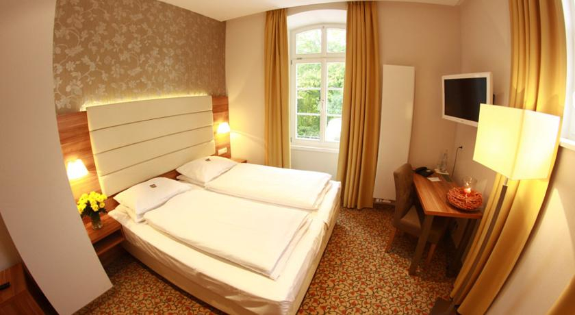 Bedroom 2, Schlosshotel Molkenkur, Heidelberg
