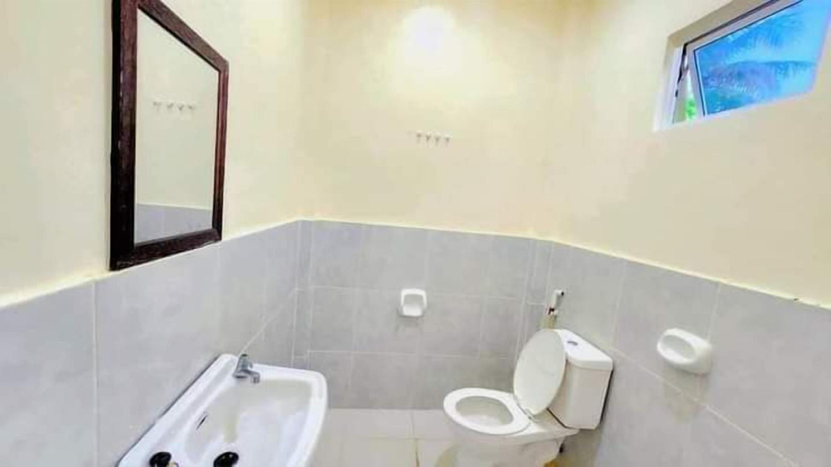 Bathroom 3, 8hotel, Bantayan