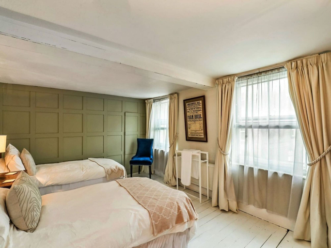 Room 2, Luxury Stone Painswick Retreat for 6, Gloucestershire