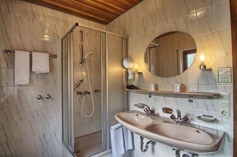 Bathroom, Hotel Hirsch, Ortenaukreis