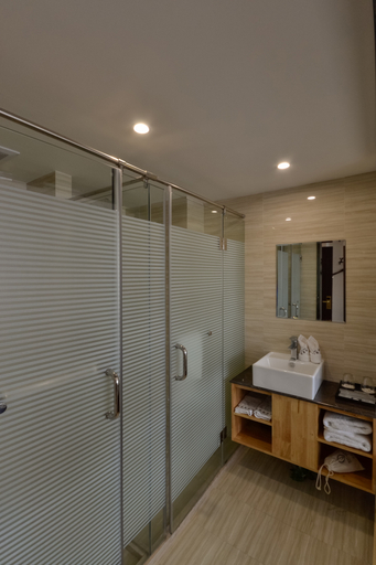 Bathroom, Venus Hotel (Rooftop Passenger Transport Center), Taizhou