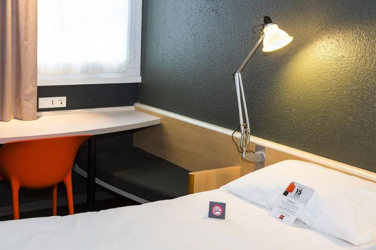 Bedroom 3, ibis Styles Lorient Caudan, Morbihan