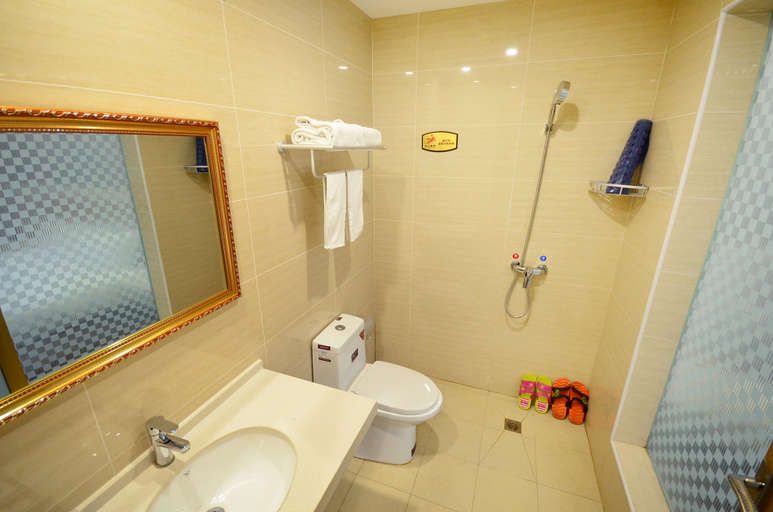 Bathroom, V8 E-games Hotel, Xiaogan