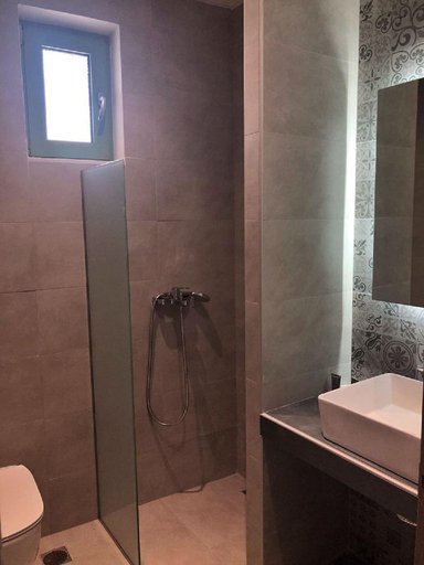 Bathroom 3, The Water, Thessaly
