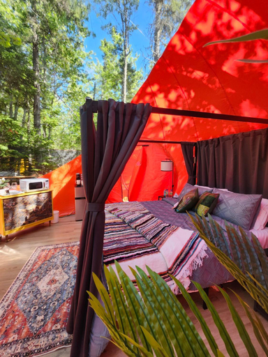 Bedroom 2, Estrella Glamping, Gloucester