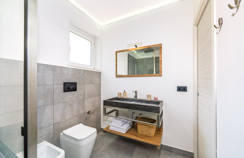 Bathroom 3, Villa Eremita, Syracuse