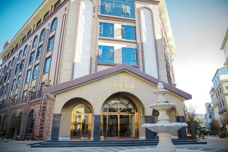 Exterior & Views
