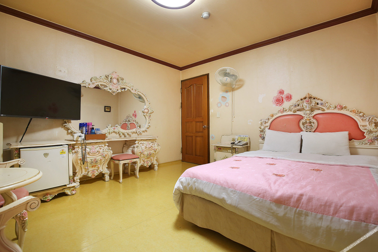 Bedroom 3, Daejeon Yongjeon Boryeong Motel, Dong